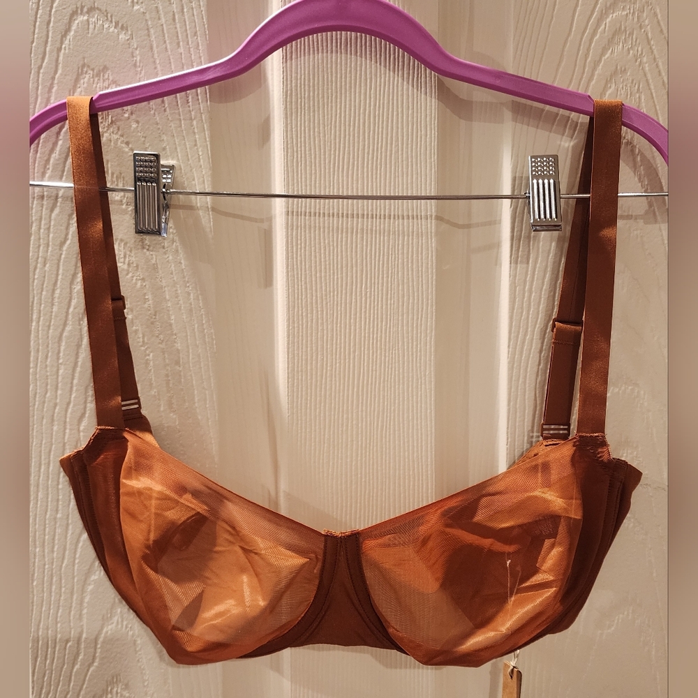 SKIMS No Show Underlined Balconette in Bronze. NWT. 34DDD 34F